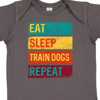Smiješni trener pasa koji jede, spava, trenira pse, ponavlja poklon bodija za dječaka ili djevojčicu